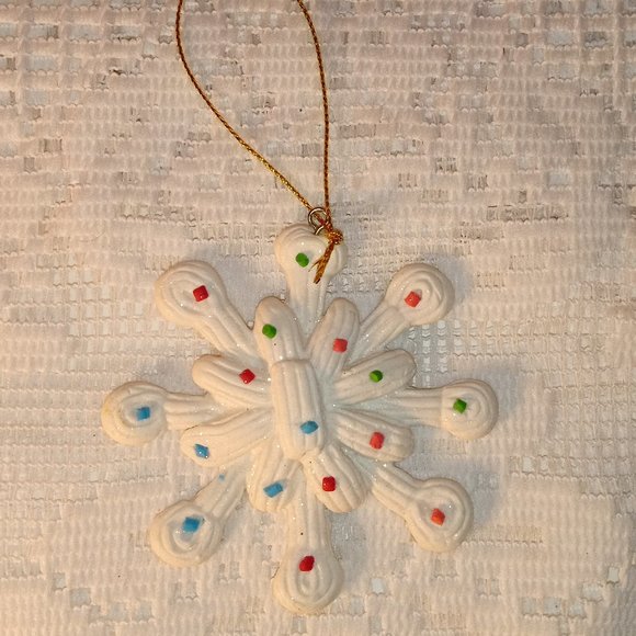 VINTAGE COLORFUL CHRISTMAS TREE ORNAMENTS, LOT OF 9 - Picture 4 of 12